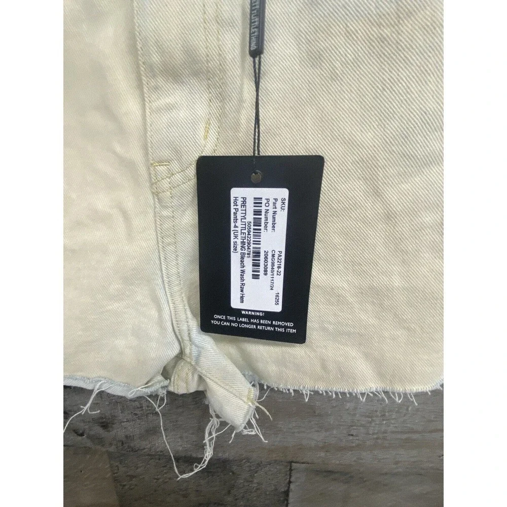 Pretty Little‎ Thing Bleach Wash Raw Hem Denim Hot Pants Size 0